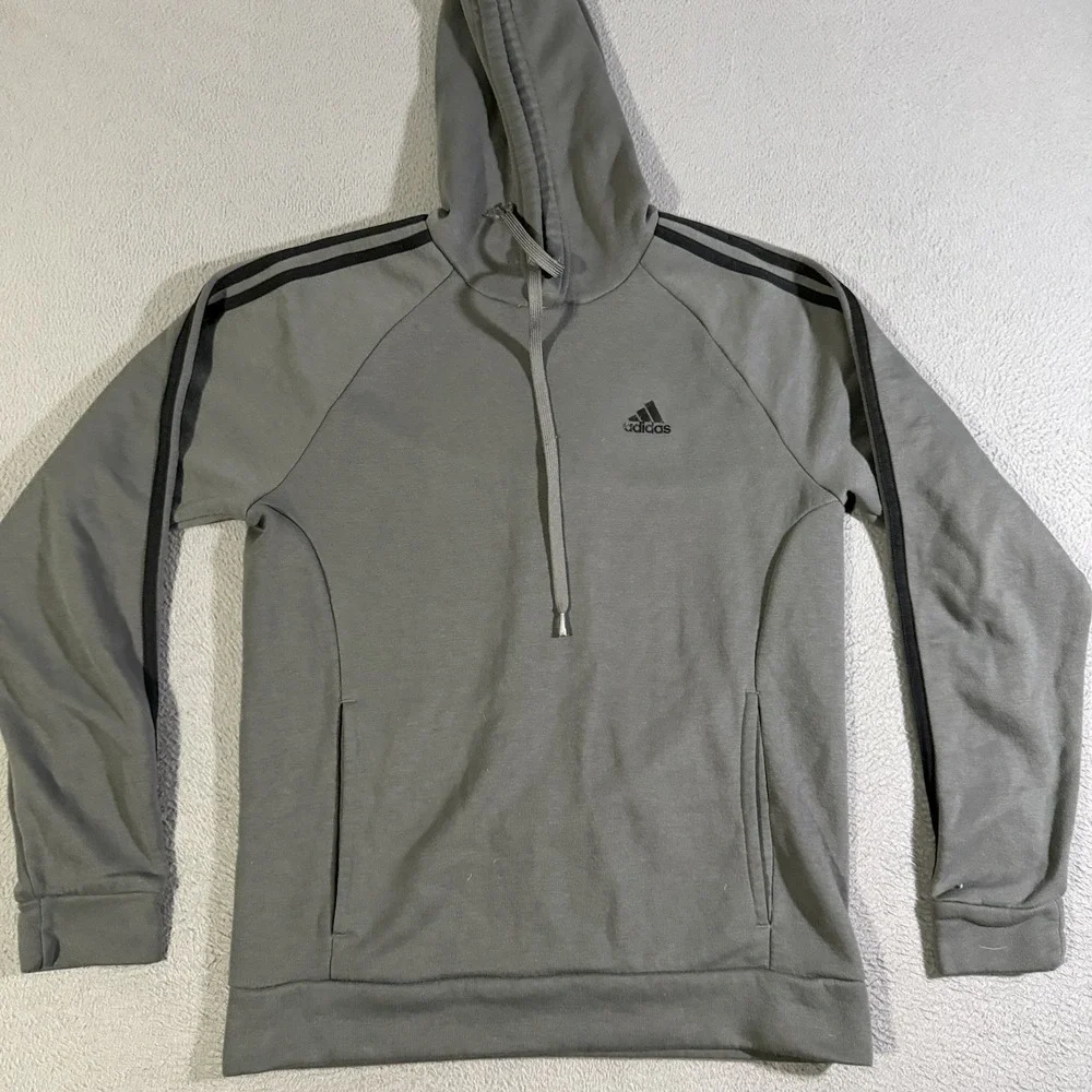 Adidas Men's Gray Hoodie Sweatshirt Size‎ Medium 3 Stripes Pullover Hoodie